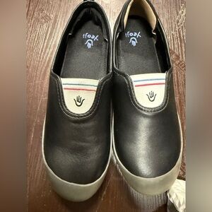 Black Leather Yeoji Slip-On Sneaker Shoe Women’s Sz 8 2 piece soft shoe New